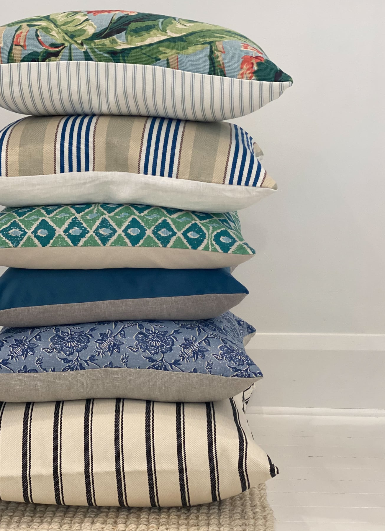 Cushion stack left side stacked with 6 cushions Cushion stack left side stacked with 6 cushions